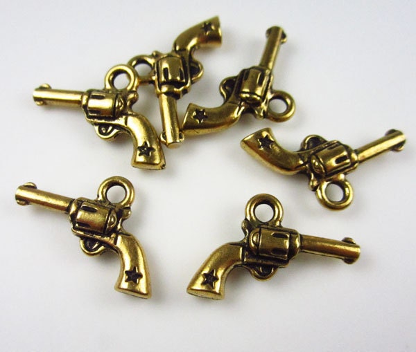 20 Gold Tierracast Six Shooter Charms