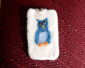 Smartphone case felted with needle felt owl
