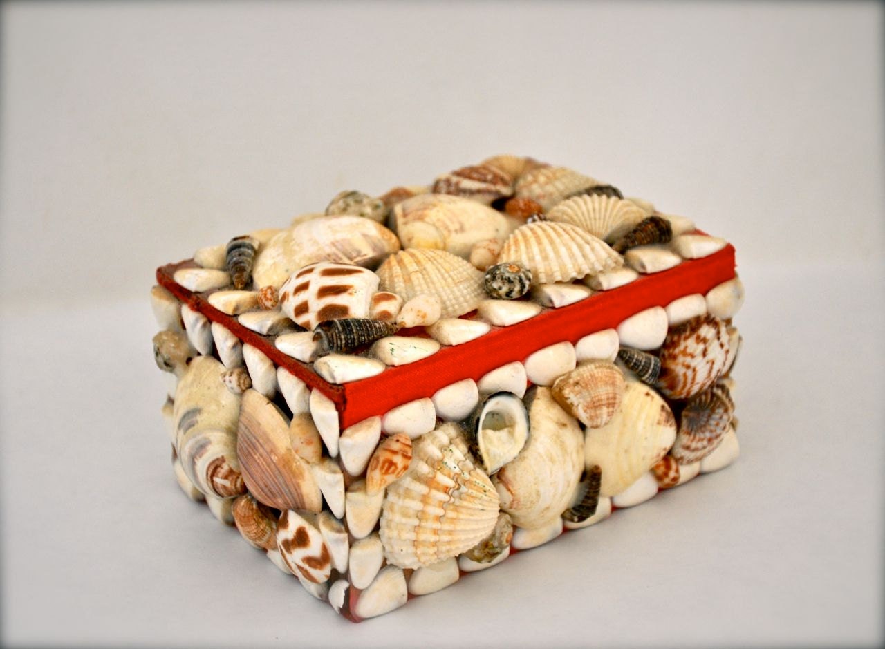 Vintage Jewelry Box - Beach Sea Shells Red Velvet