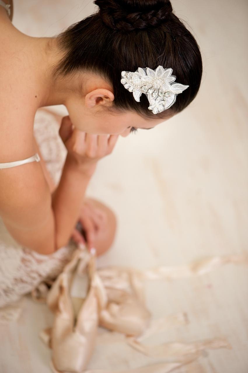 White Swan vintage Ivory head piece, Fascinator bridal hair comb,lace wedding hair comb ,wedding hair accessories ,sparkle ,Rhinestones