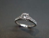 Engagement Diamond Ring in 18K White Gold