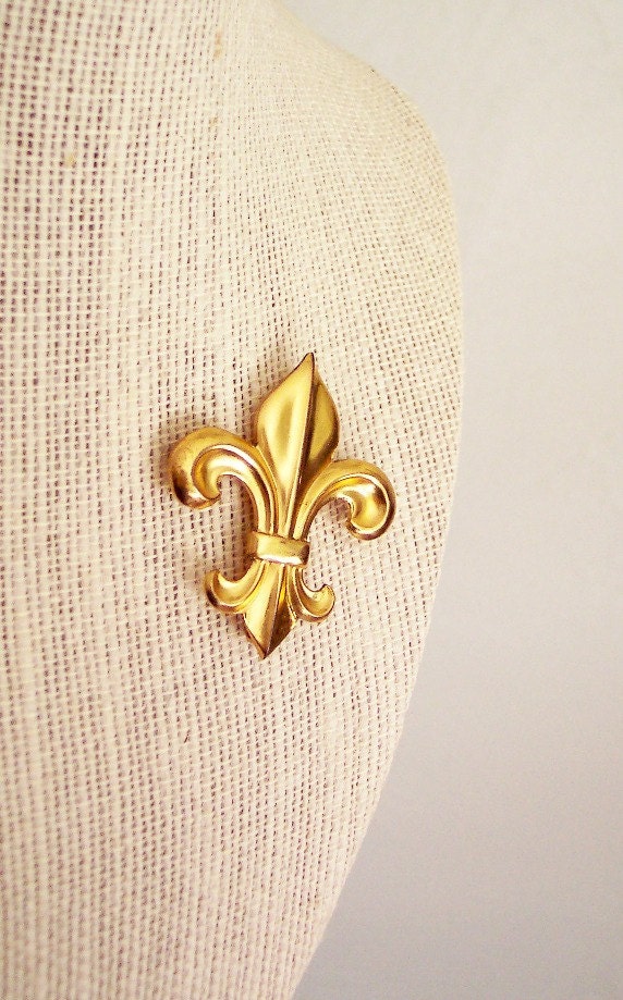 ON SALE Francesca - Timeless Vintage Fleur de Lis Fine Gold-filled Watch Pin