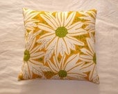 Vintage Vera Neumann yellow daisy print napkin pillow