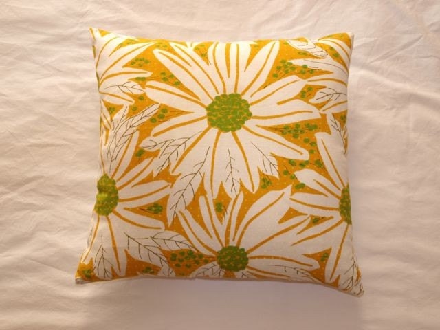 Vintage Vera Neumann yellow daisy print napkin pillow