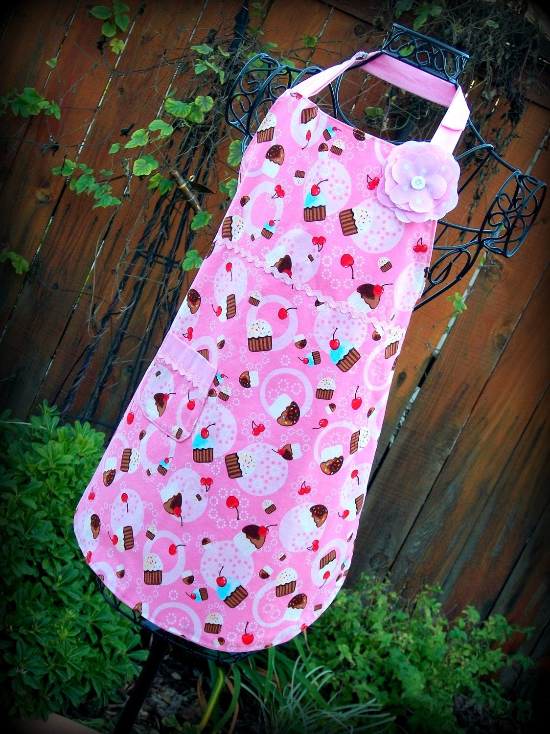 Pink Cupcake Apron ...Girls Full Apron... Girls Birthday Gift