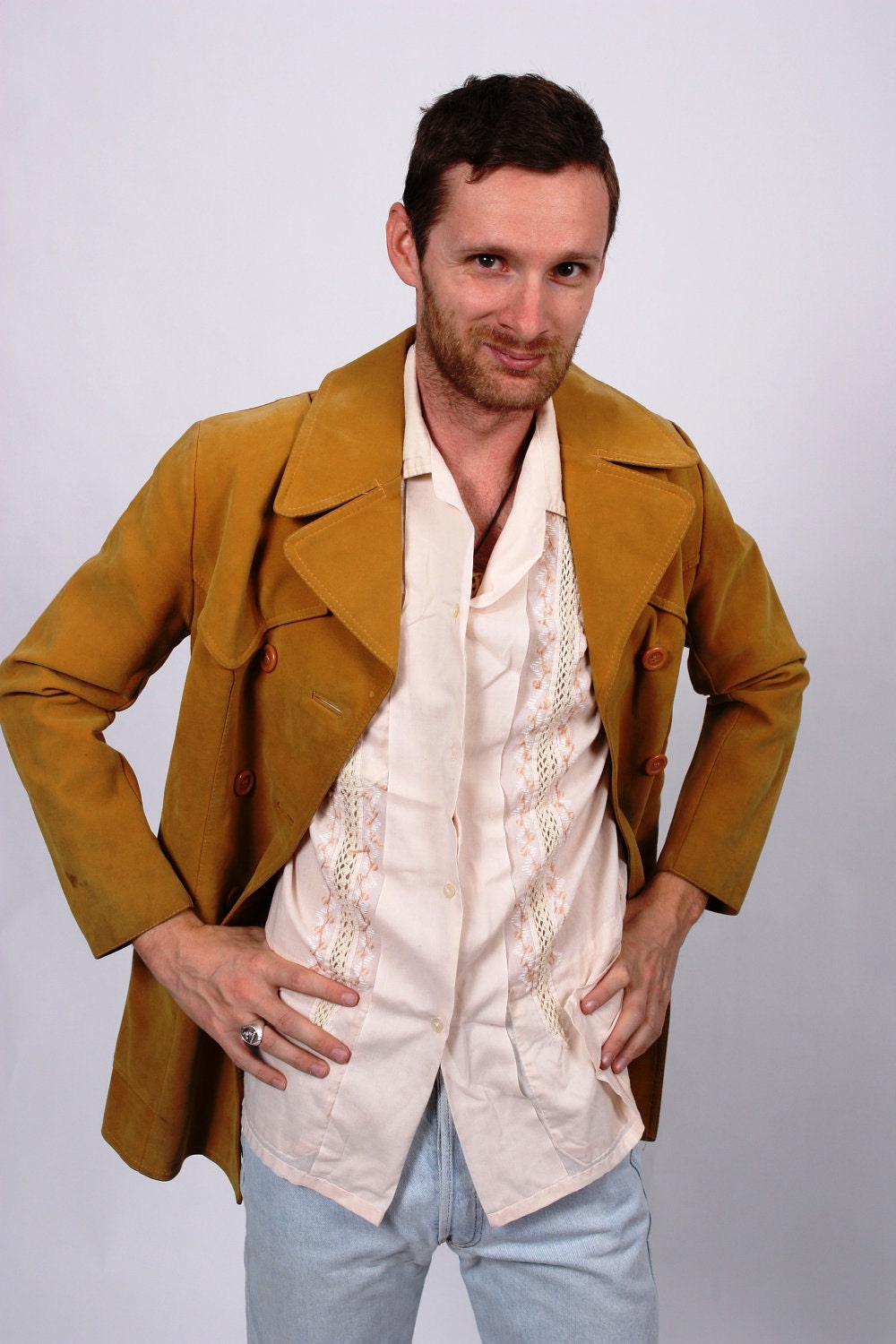 Vintage 1960s MEDIUM ecru Mens boho short sleeved shirt