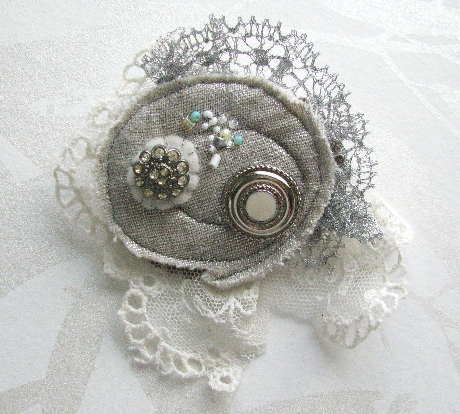 VERY GReY shine broche - vintage lace - bridal grey - pin broach