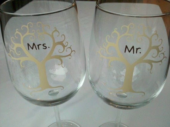 Mr. and Mrs. wedding wine glasses, Fall wedding, heart tree toasting glasses