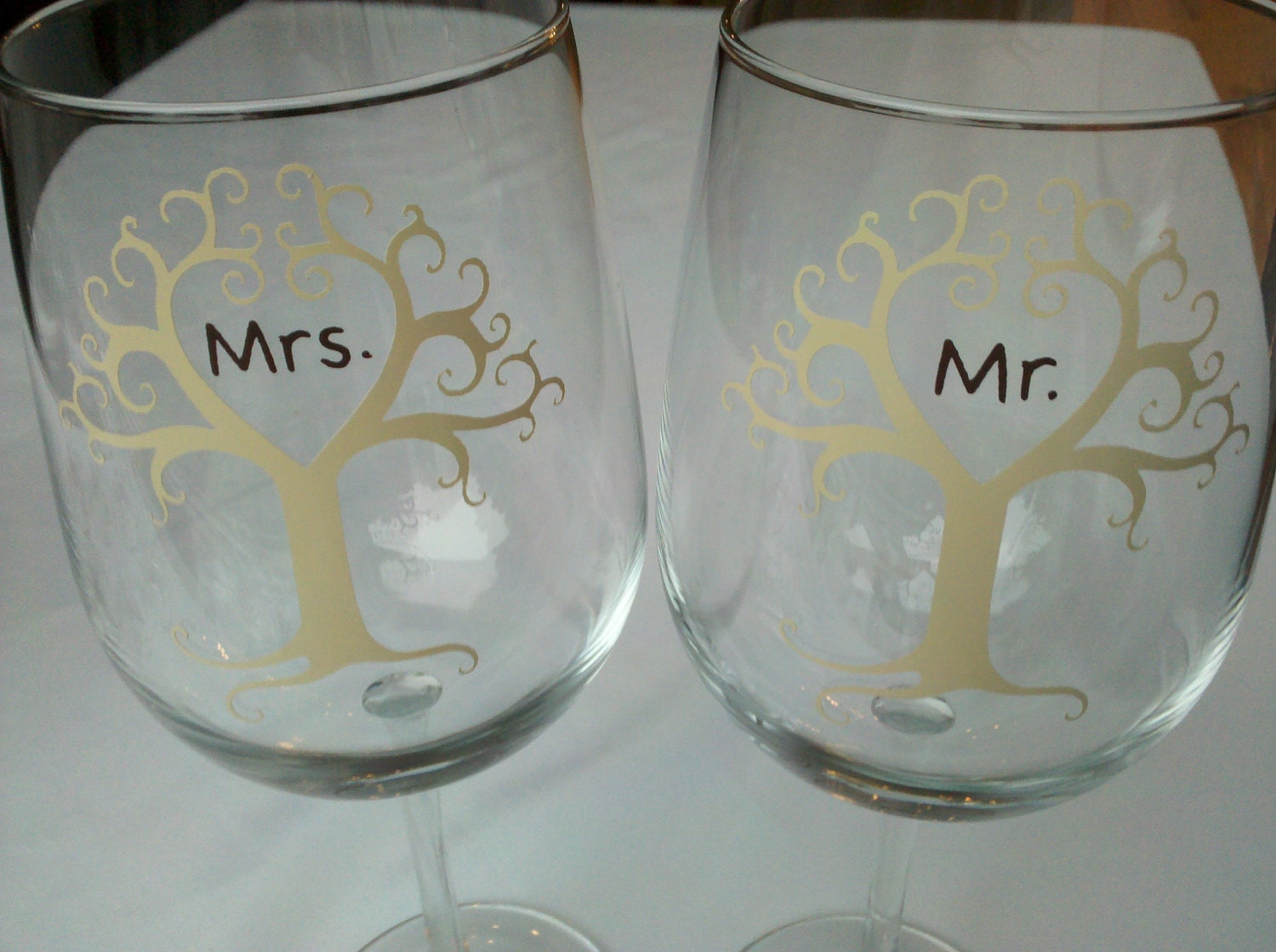 Mr. and Mrs. wedding wine glasses, Fall wedding, heart tree toasting glasses