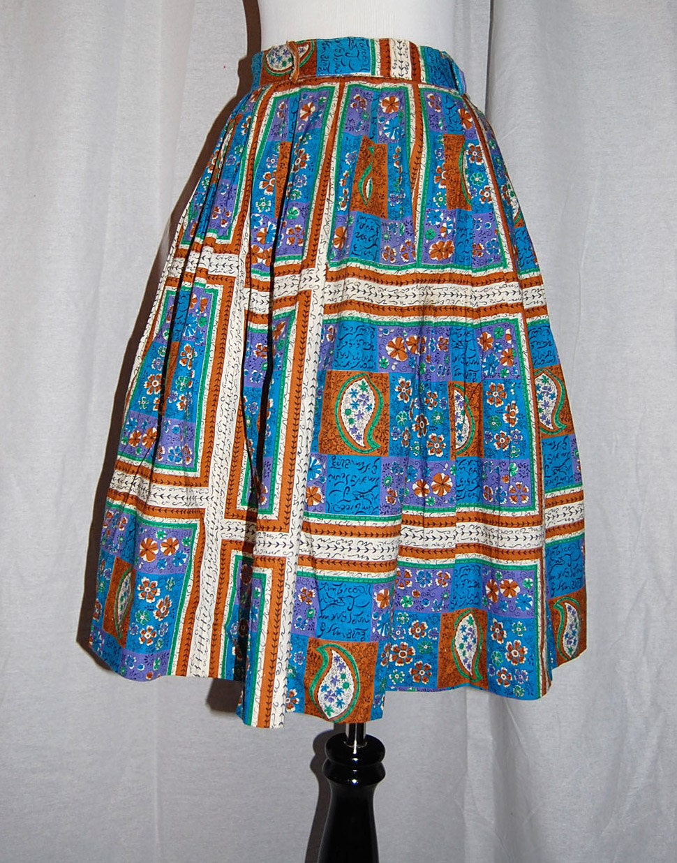 Vintage 50s 60s Paisley Full Skirt w Tulle Underskirt