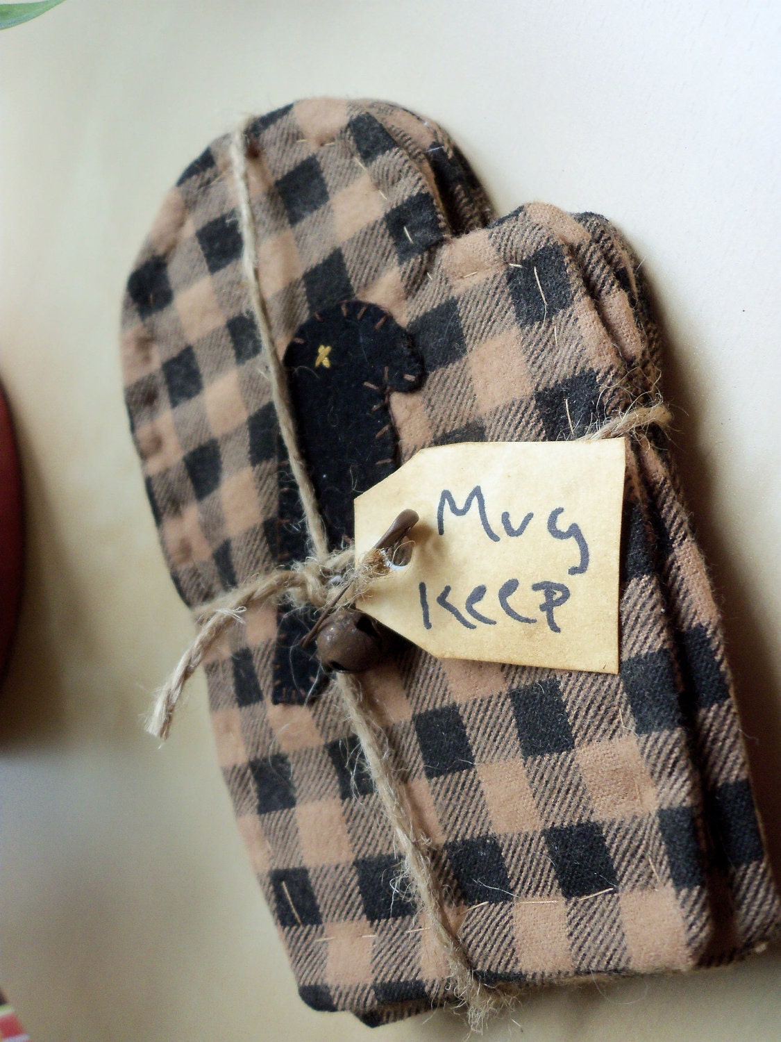 Prim crow mitten  mug keepsmug rugs  set of four