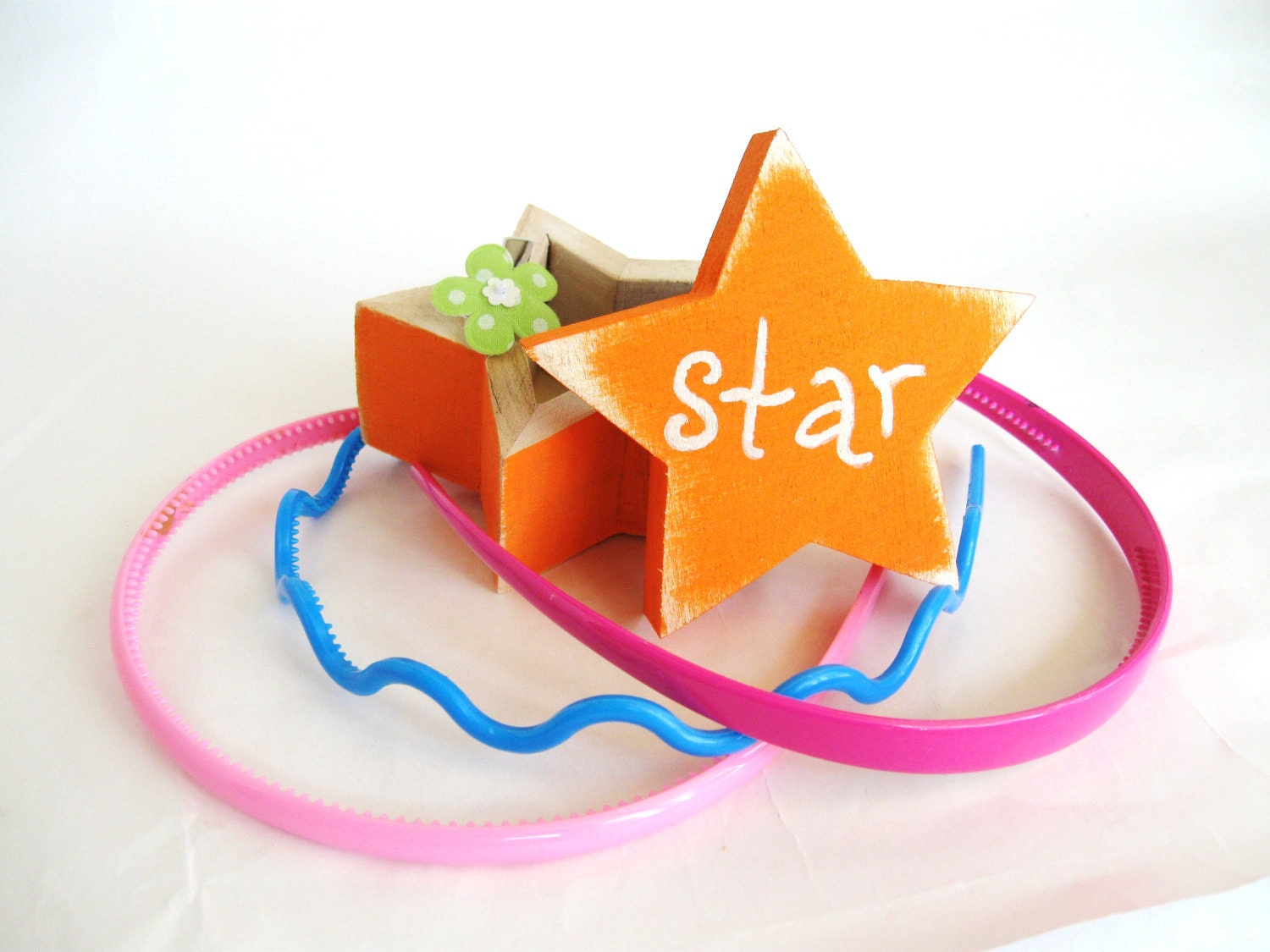 Wooden Trinket box. You choose words and color. Star shaped.