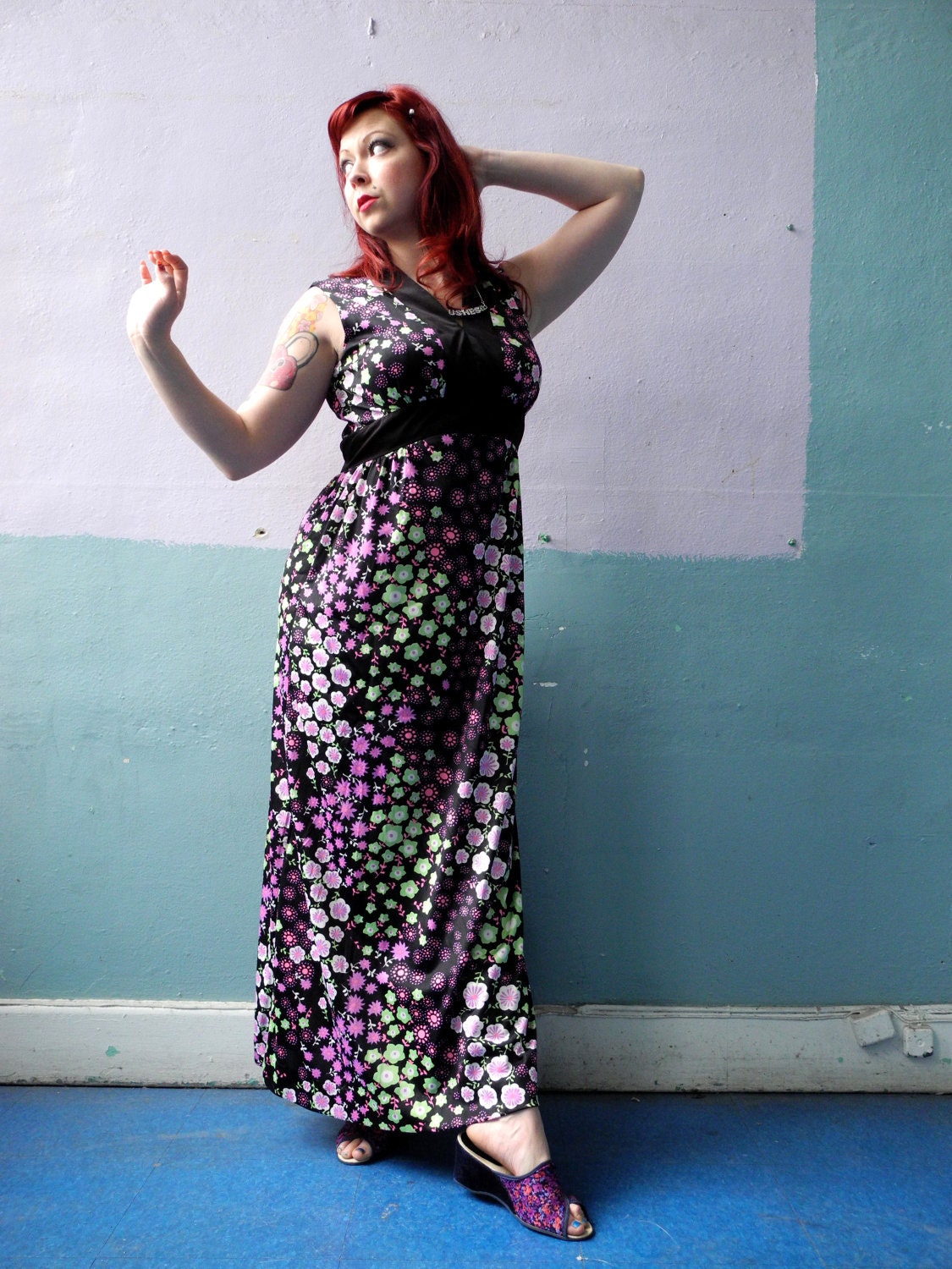 Vtg 70s Maxi Dress / Empire Waist / Floral Mod Print