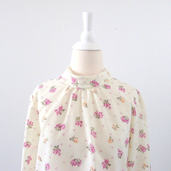 On Loan - Vintage Floral Blouse - 1960s- Cream with Pink Flowers -  Vivian Lane - Small Medium - TwoMoxie