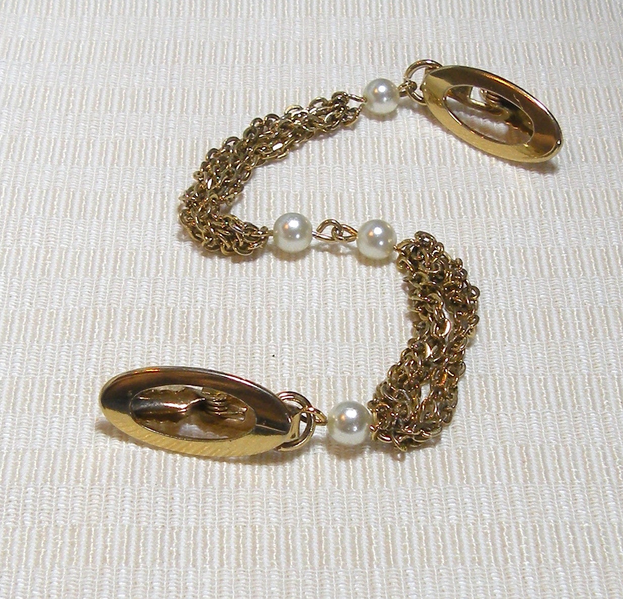 Vintage Sweater Guard Multi Chain Faux Pearl Oval