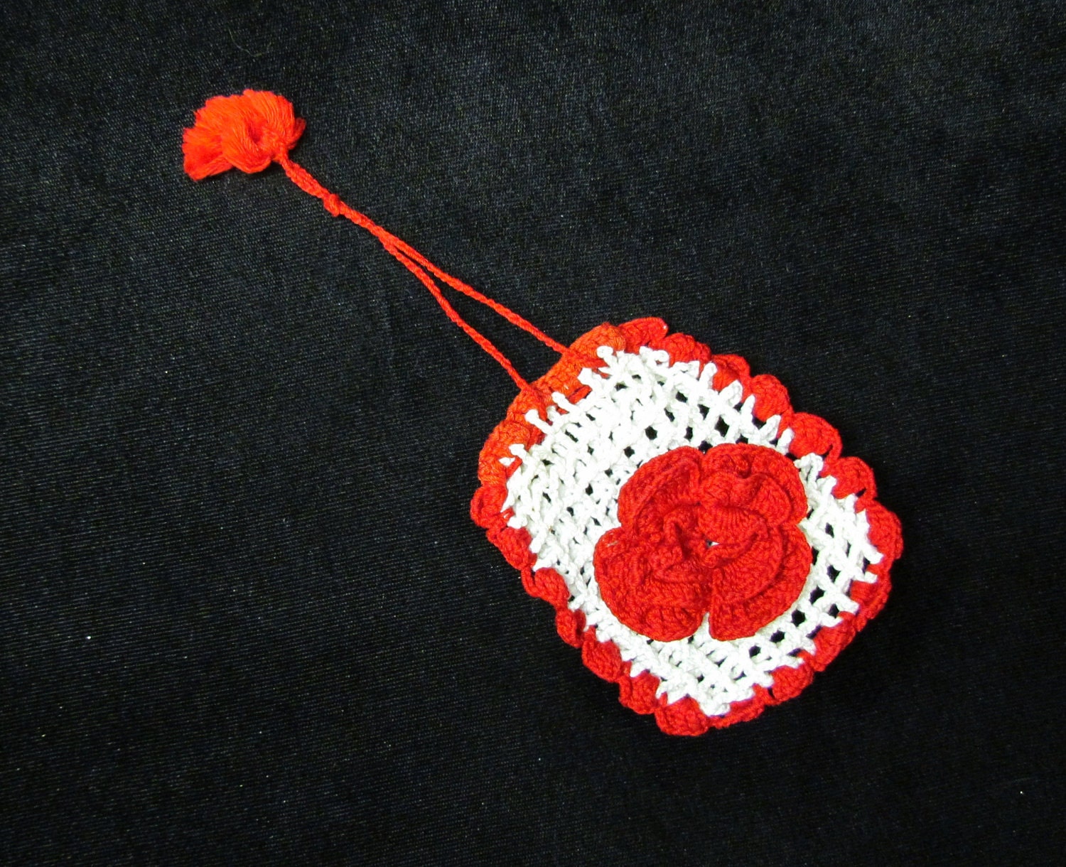 Vintage crocheted pouch, red and white