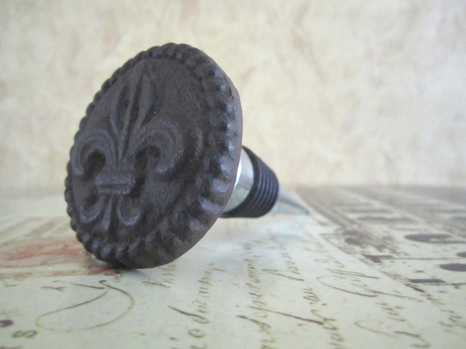 Wine Bottle Stopper - Round Cast Iron Fleur De Lis Wine Stopper