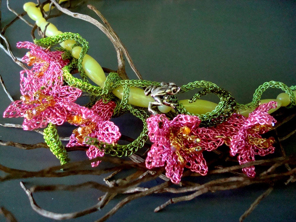 Crocheted Wire Flower Necklace with Russian Agate - Summertime with Frog
