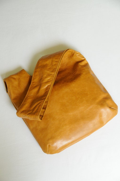 POUCH. Leather wristlet / pouch / small bag. Available in different leather colors.