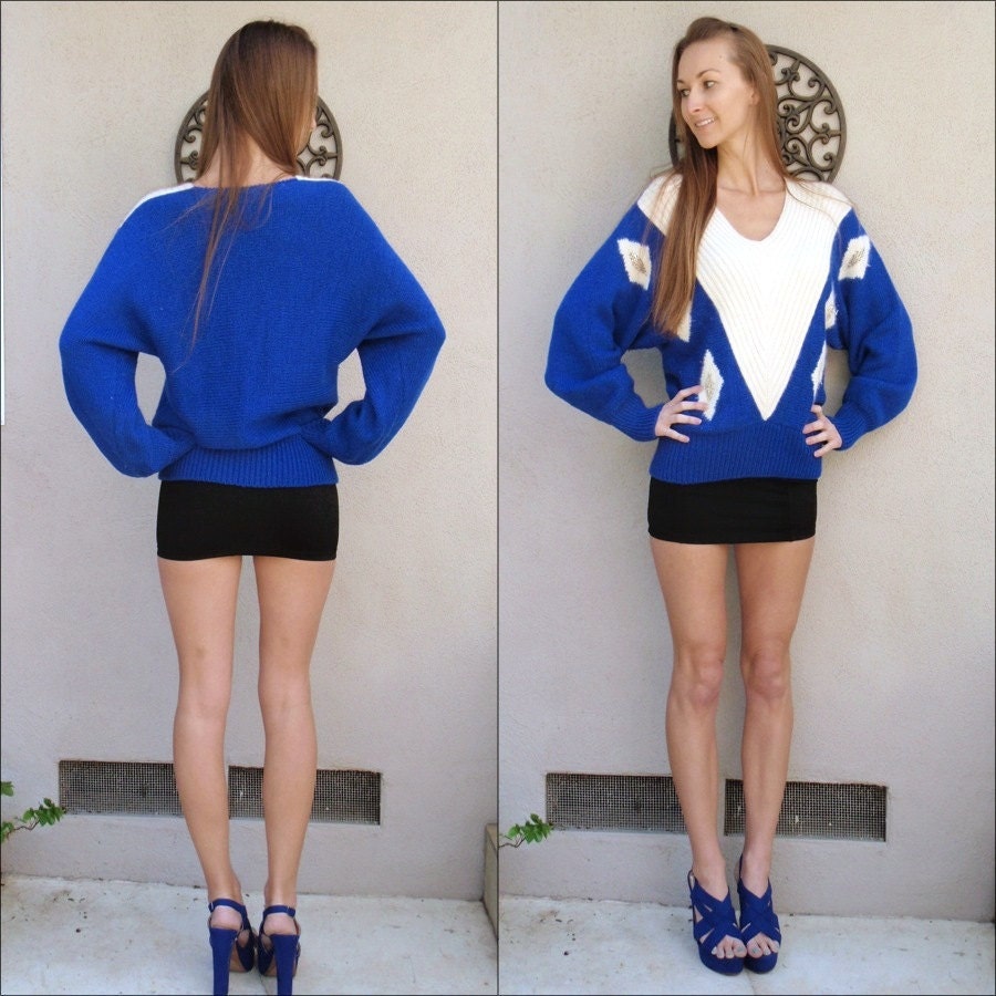 SALE Blue / Ivory sweater w/ triangle & silver details small