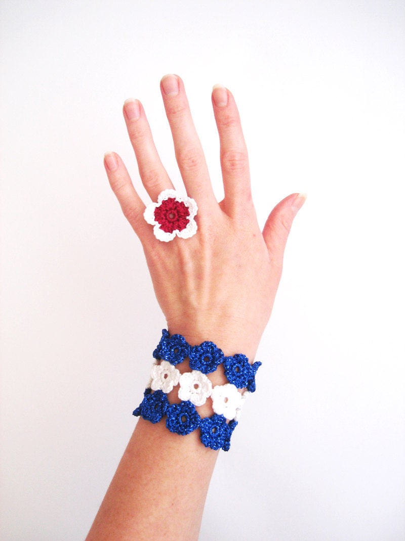 Crochet Flowers Bracelet, Snow White Shimming Indigo Blue