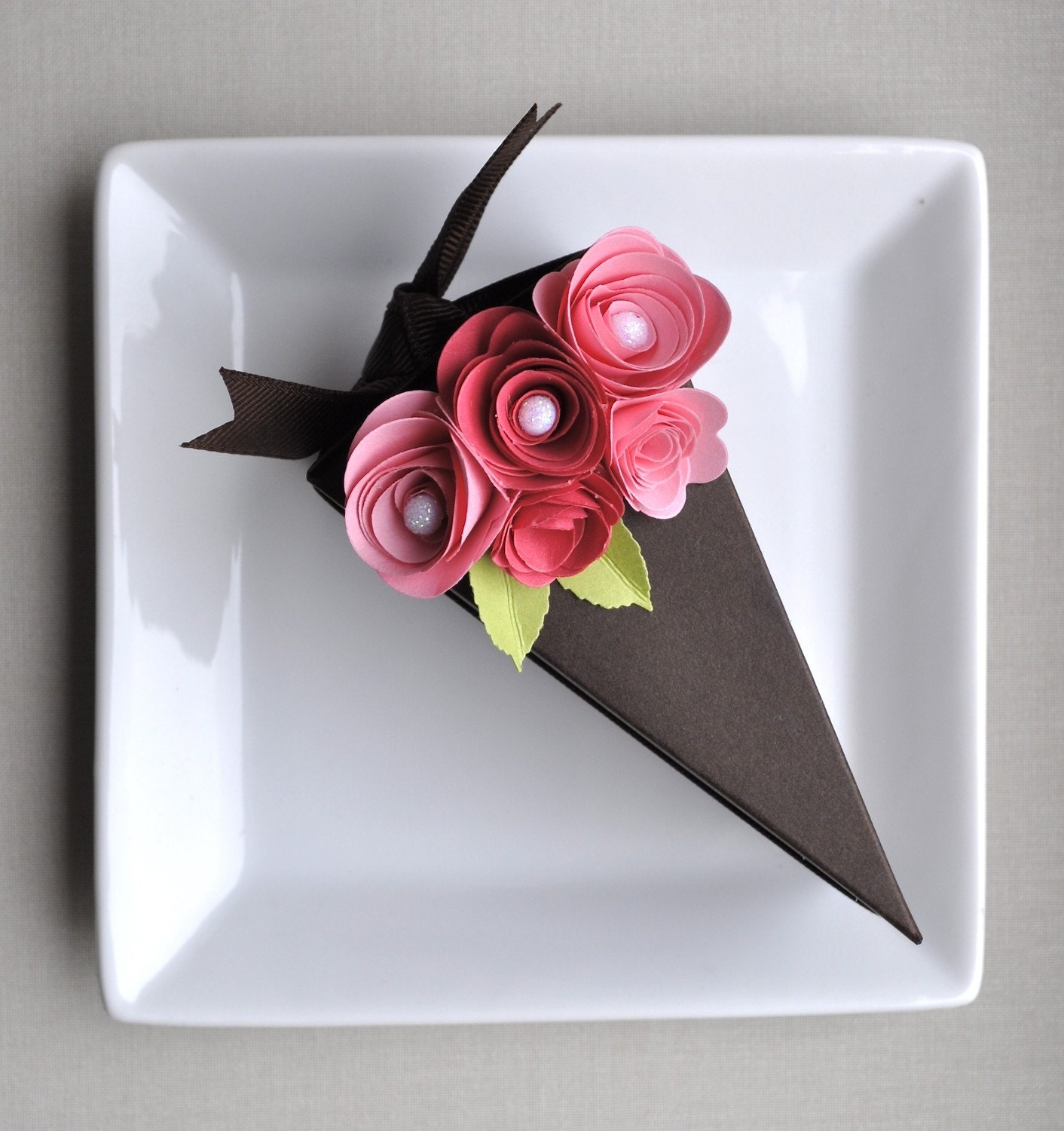 PAPER Chocolate cake slice favor box with two toned pink flowers. 1 whole cake (12 slices)