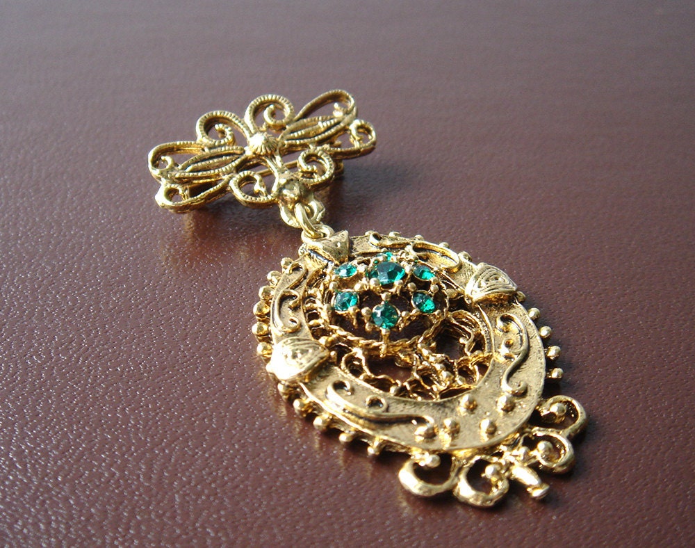 Vintage Victorian style filigree medallion brooch with rhinestones