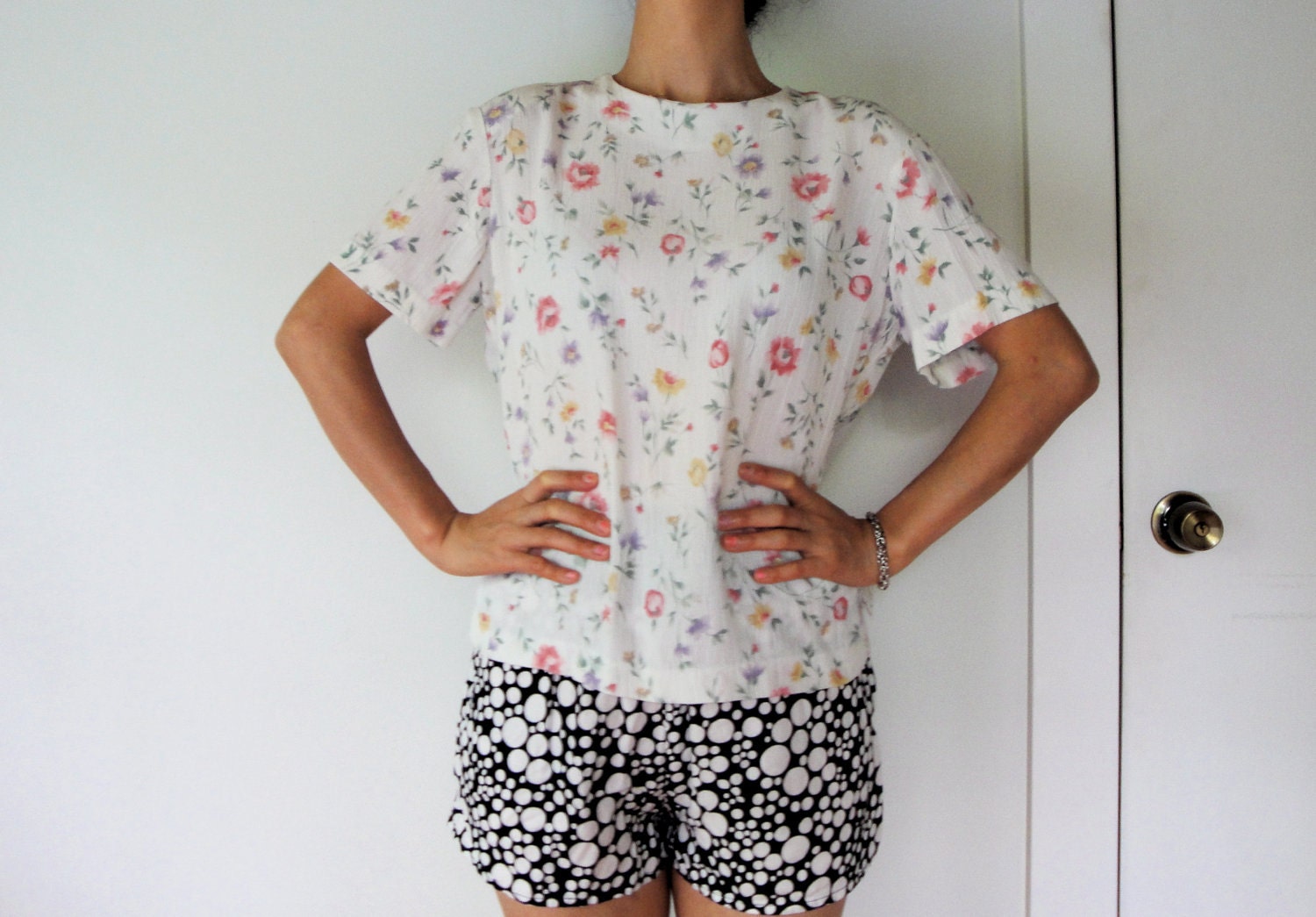 vintage women 80s cream white pink roses yellow purple green floral printed shoulder pads boxy blouse (small)