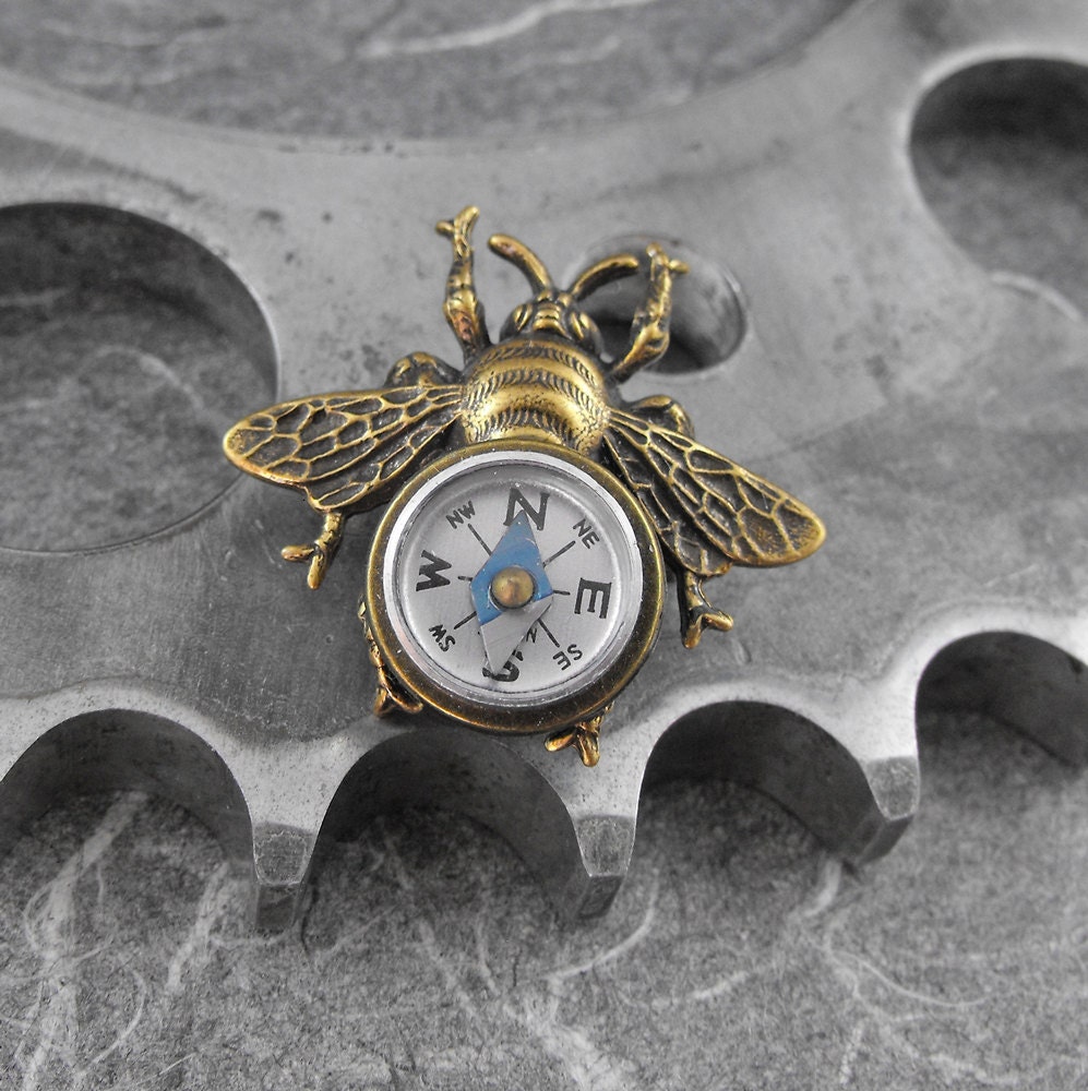 Steampunk Compass Bee Golden Brooch - Flight of the Travelling Bumblebee by COGnitive Creations