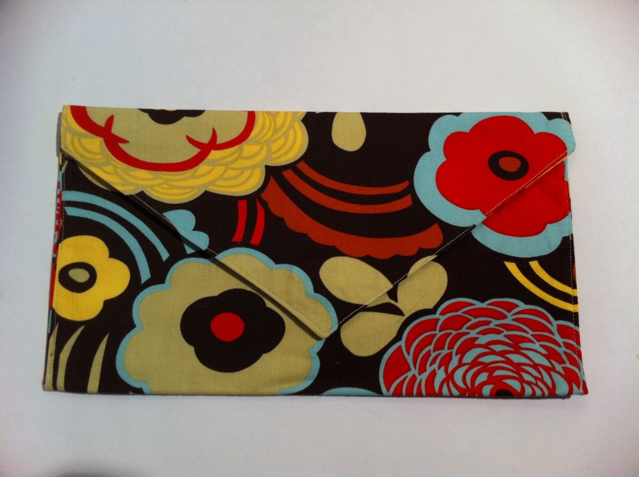 Brown red mod floral clutch purse.  Mod retro fabric envelope style handbag bag.  Magnetic snap closure.  Alexander Henry fabric.  HANDMADE.