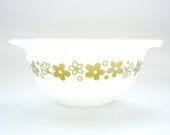 SALE Small to Medium Vintage Pyrex Bowl - Green