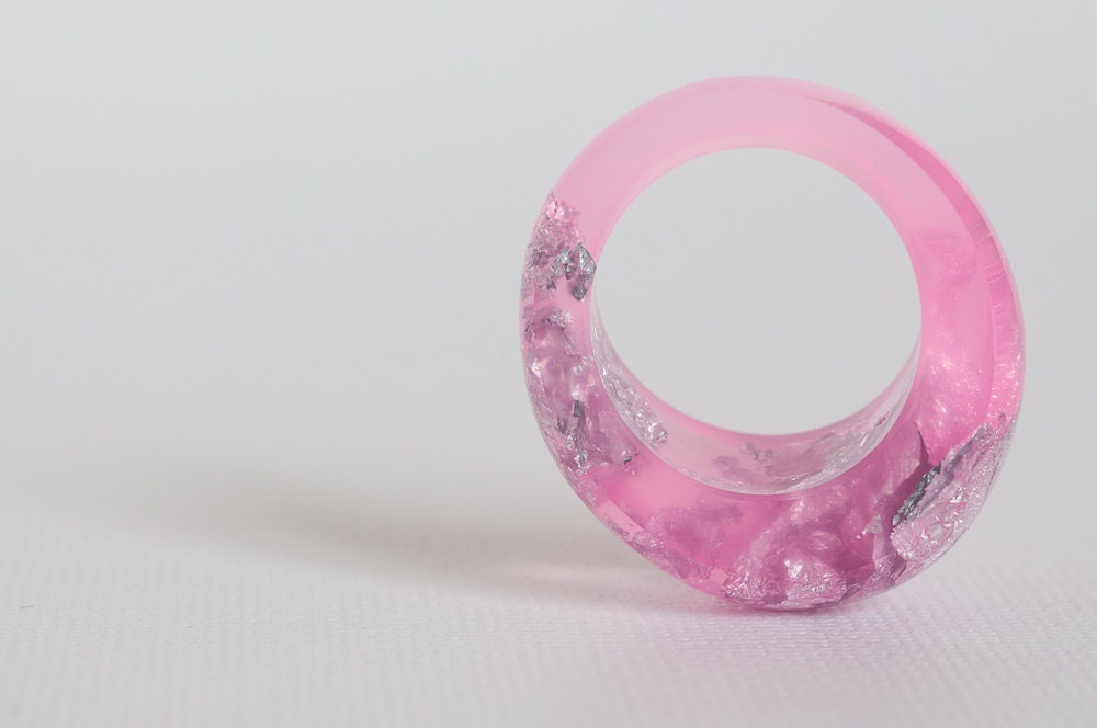 bright pink eco resin dome ring featuring silver flakes - size 8.5