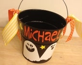 Personalized halloween trick or treat metal bucket, 2 quart, black with ghosts, other colors and designs available