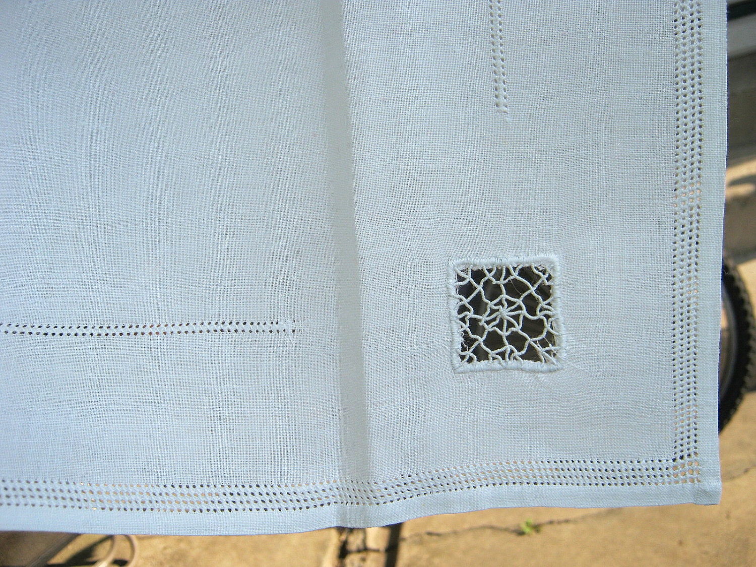 Vintage Fine Linen Tablecloth Drawn Thread Border Table Topper Linens