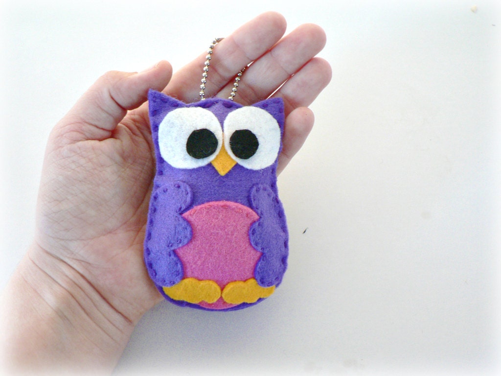 Owl sensory Key chain - Amethyst purple and fushsia pink - rattle toy - children toy - felt toy - Made to order
