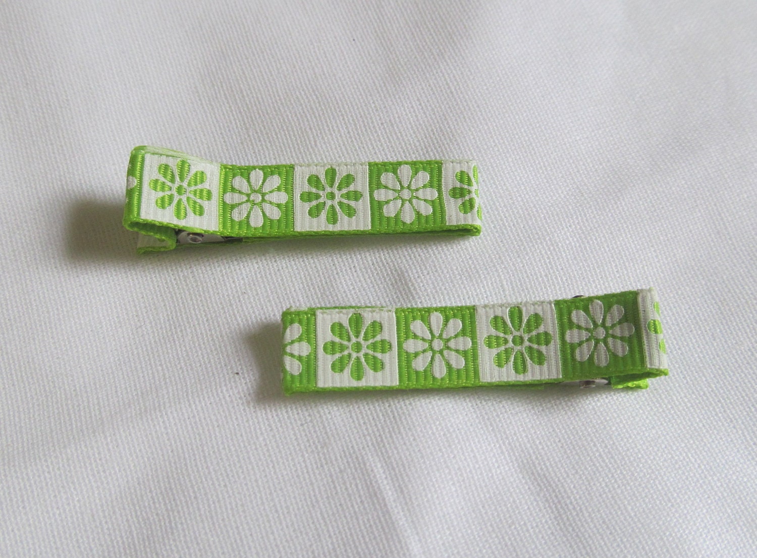 Pair of Green and White Flower Hair Clips
