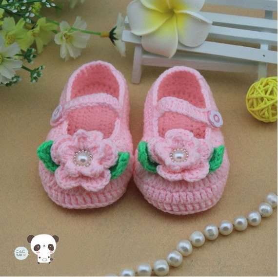 Pink Crochet Baby Booties baby shoes lovely baby girl booties Crochet flowers and green leaf