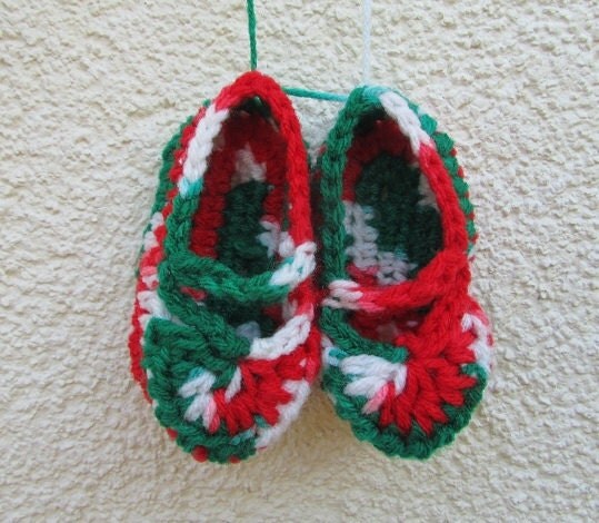 Christmas  Baby Booties,  Mary Jane Slippers in Red Green and White, Baby Slippers size 0-3months