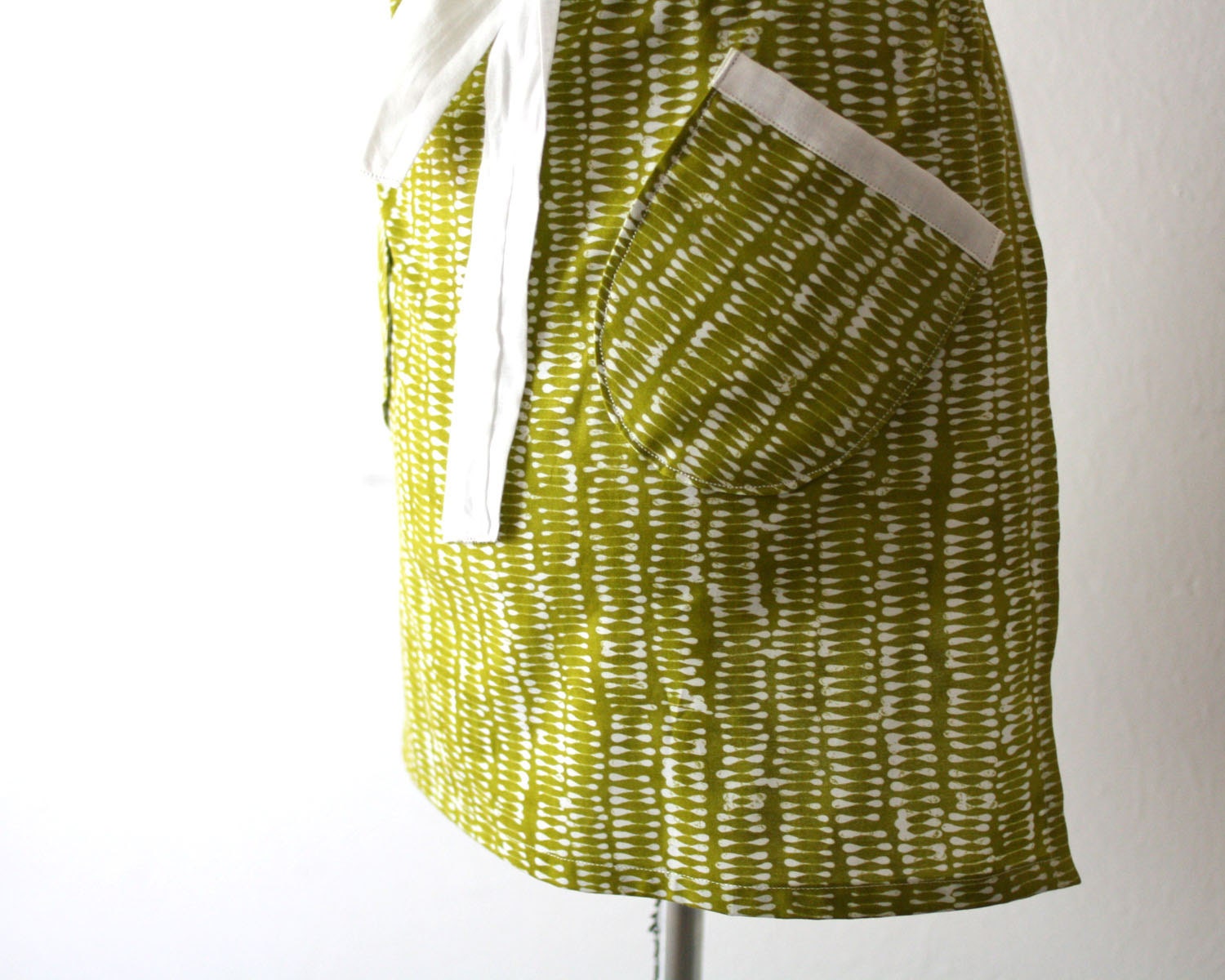 Green Spoon Apron - moss olive mod pattern retro adjustable cotton hostess apron with ruffles, pockets