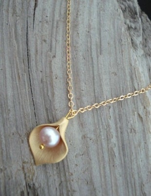 Calla lily necklace with pearl
