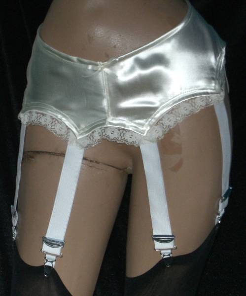 vintage style heavy   satin garter suspender belt in ivory 4 grips