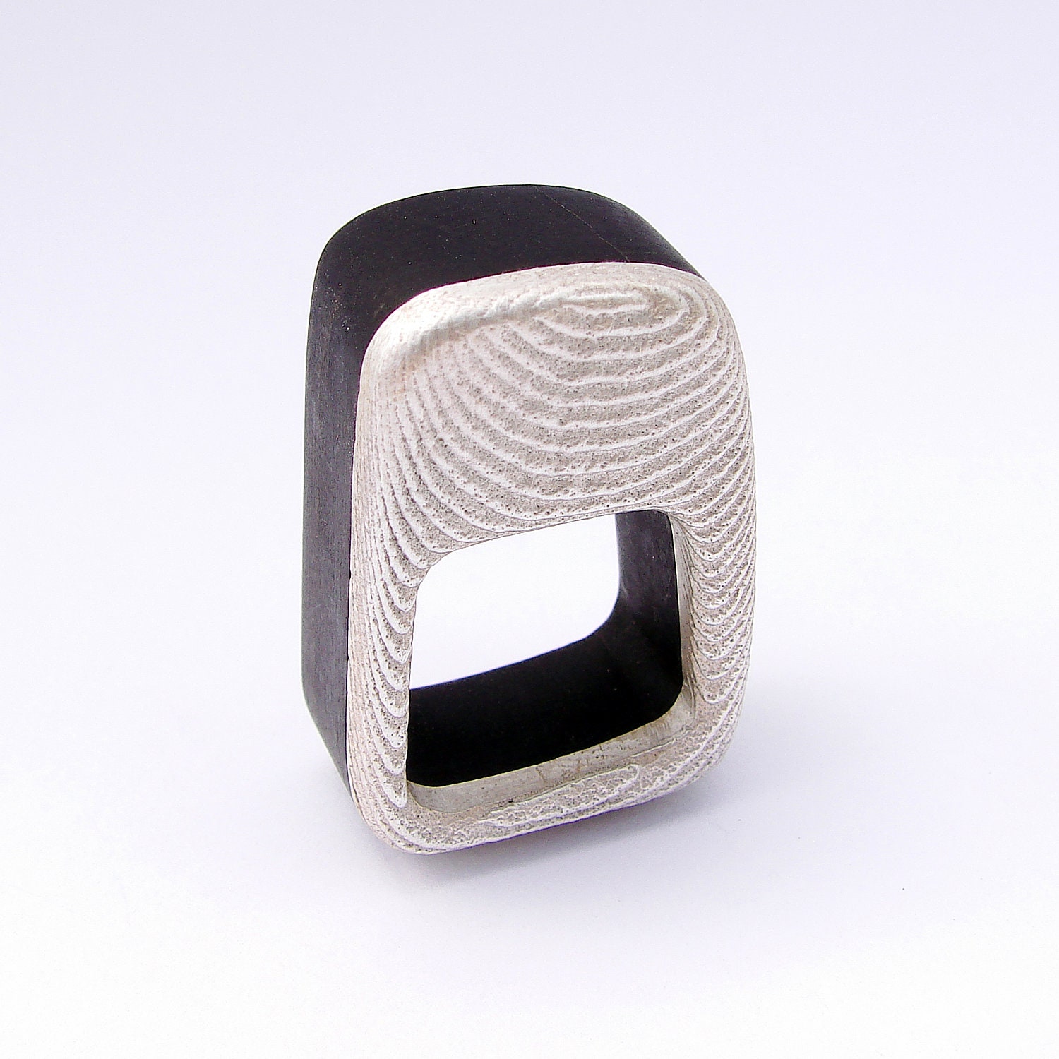 Chiaroscuro ring II