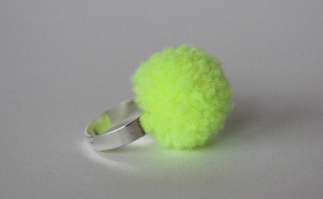 handmade ring with a yellow pompom fluorescent neon, pom pom, pompon by bimabejbe
