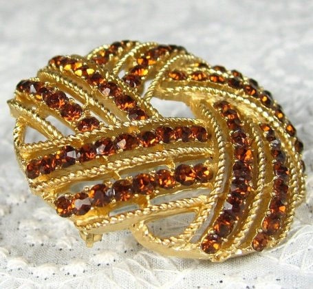 Vintage Rhinestone Brooch / Pin, Topaz Brown Glass Crystals, Gold Tone Knot, Designer TRIFARI, 1950s 1960s Mad Men, Summer Fall Jewelry