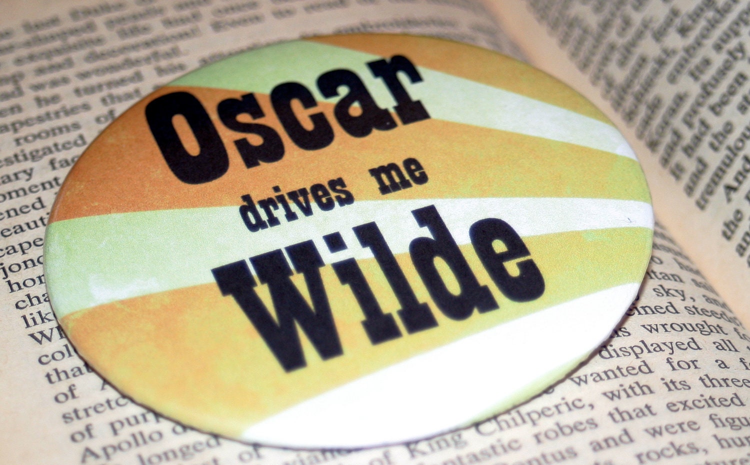 OSCAR drives me WILDE - Bibliophile Pin