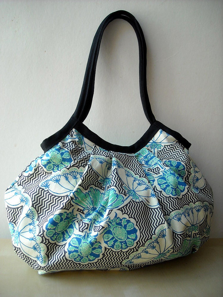 25% OFF SALE - pecimen in Struck - Granny Bag