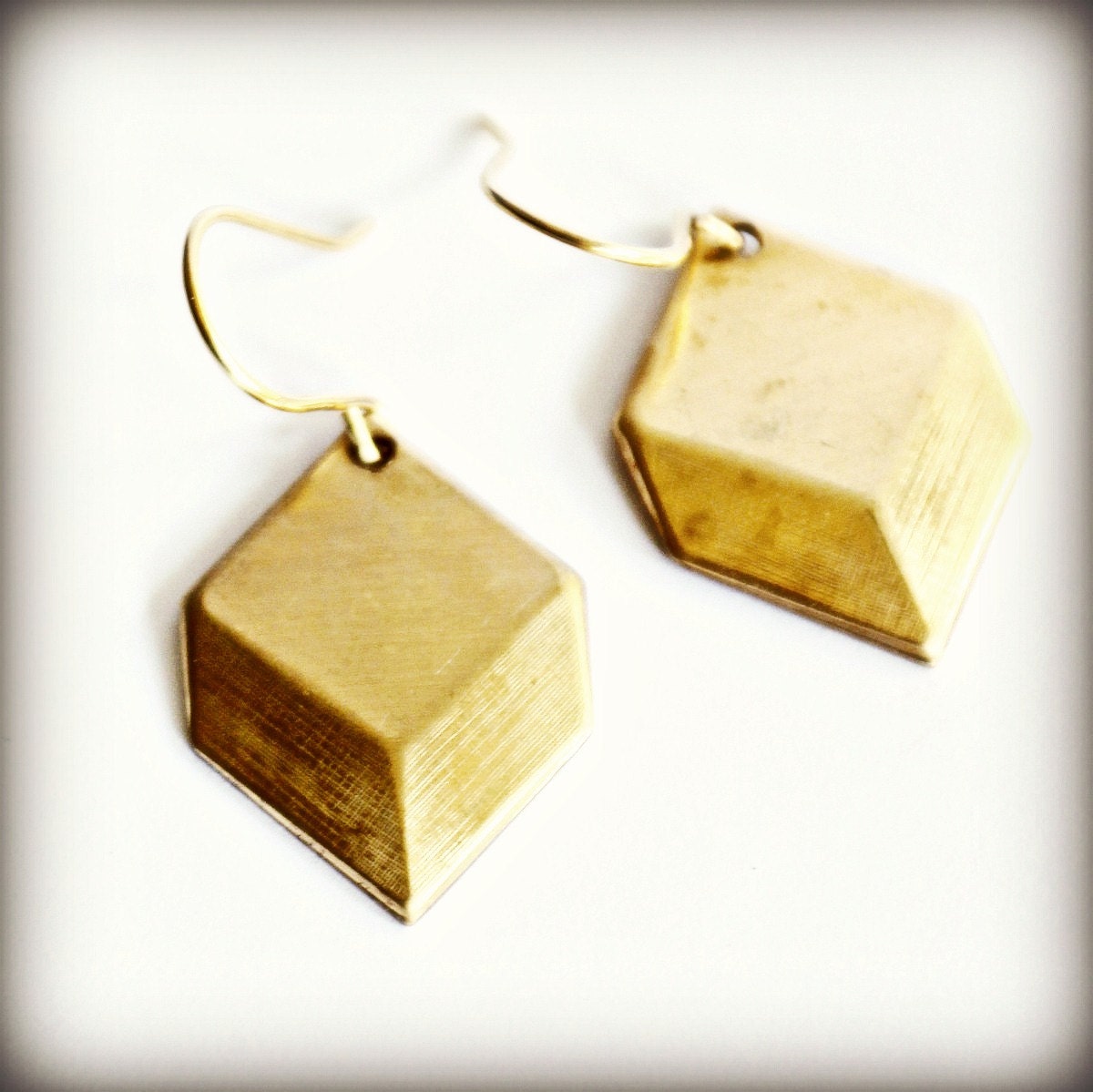 Short Golden Cube Trompe-l'œil Dangle Earrings