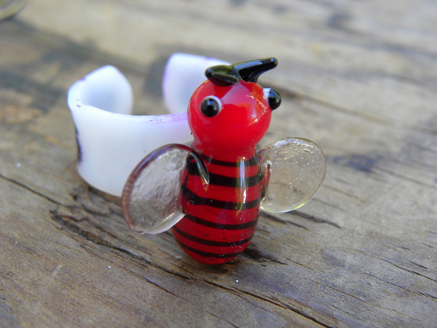 OMG BEES Glass and Shrink Plastic Ring