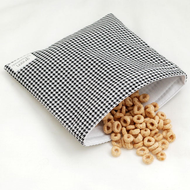 Chic Houndstooth - Medium Reusable Sandwich Bag from green by mamamade