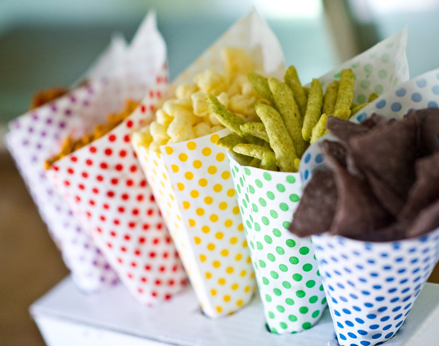 96 polka dot paper cones - assorted